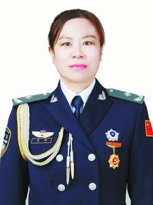 屈健(中共二十大代表,中國人民警察大學智慧警務學院公安情報教研室主任) 屈健(中共二十大代表,中國人民警察大學智慧警務學院公安情報教研室主任)