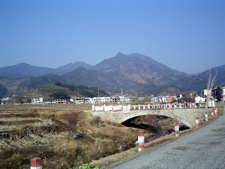 戈元村