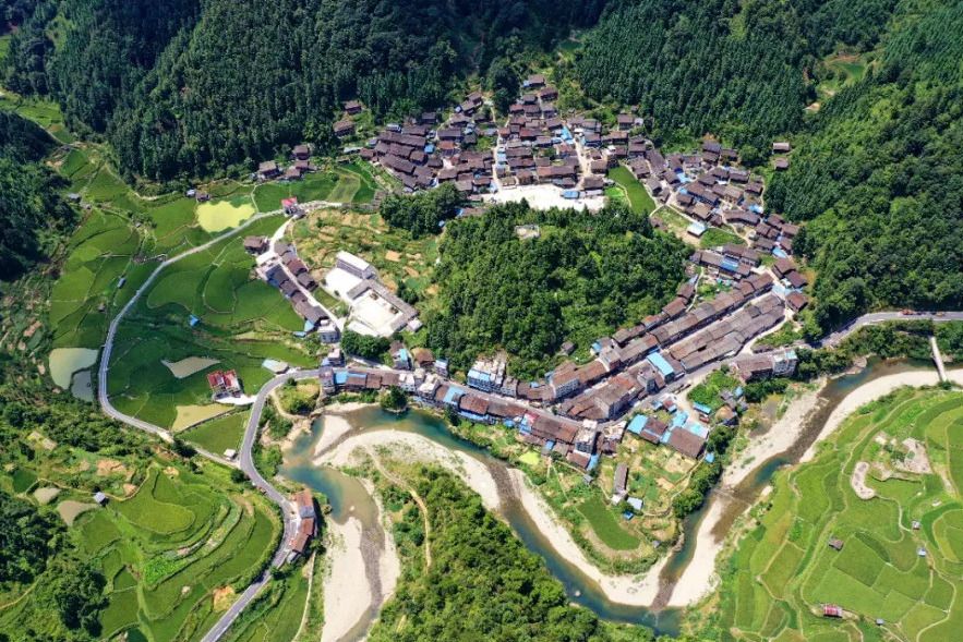 岑最村 岑最村