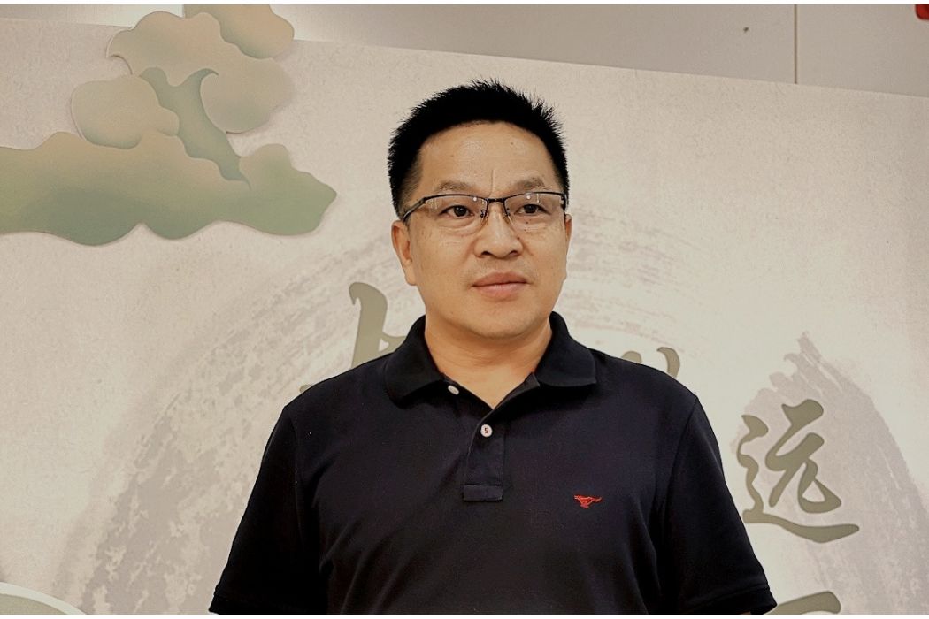 曹文軍(中國詩歌學會會員) 曹文軍(中國詩歌學會會員)