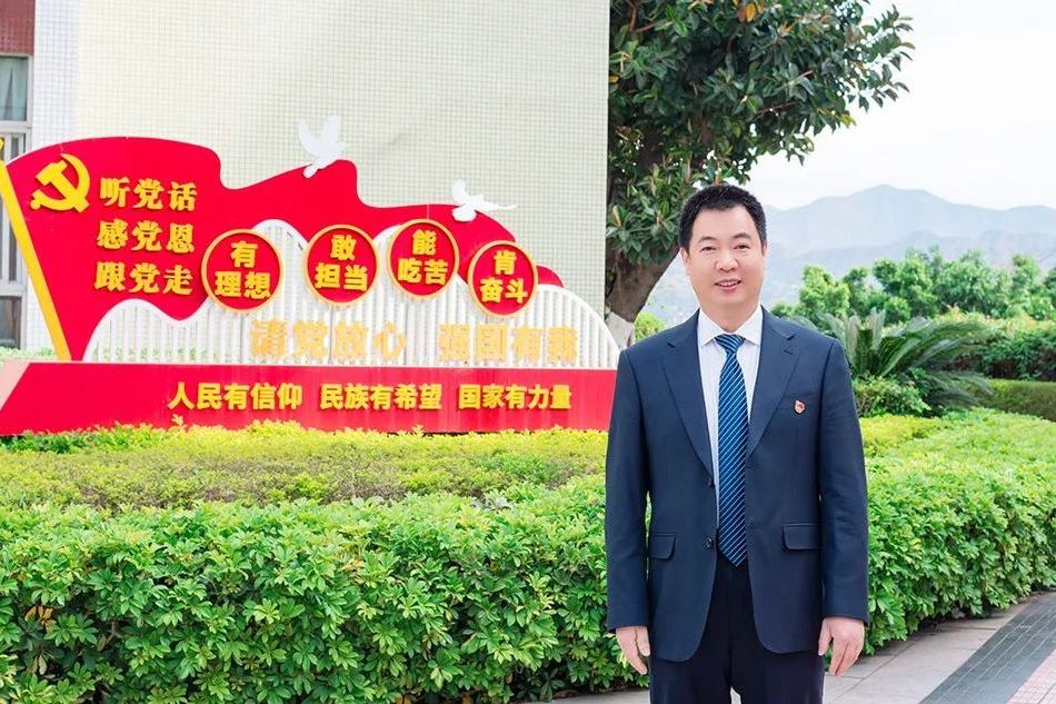 楊增明(四川省攀枝花市第三高級中學校語文教師) 楊增明(四川省攀枝花市第三高級中學校語文教師)
