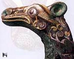 戰國錯金銀馬首形銅轅飾