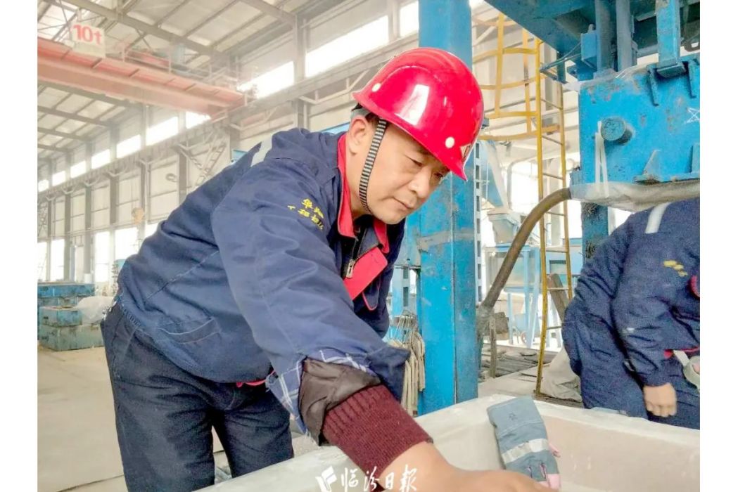郭凌冰(山西華翔集團股份有限公司重工事業部技術部副部長,工程師) 郭凌冰(山西華翔集團股份有限公司重工事業部技術部副部長,工程師)