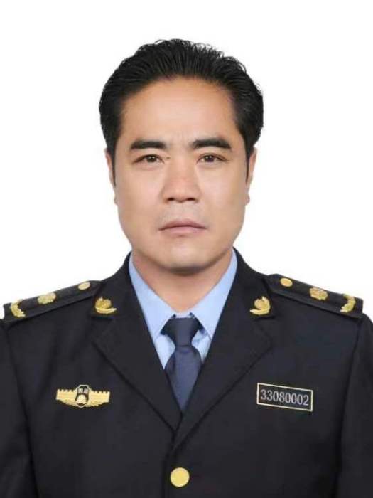 李智(四川省甘孜州甘孜縣綜合行政執法局副局長) 李智(四川省甘孜州甘孜縣綜合行政執法局副局長)