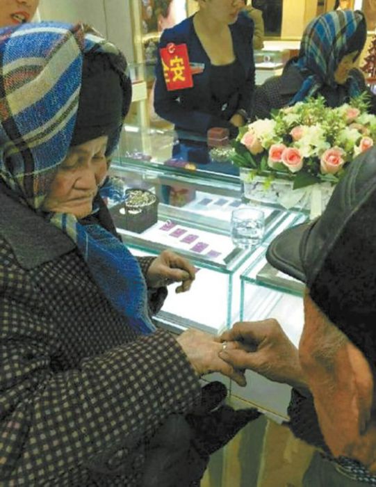 庫爾勒拾荒老人 庫爾勒拾荒老人