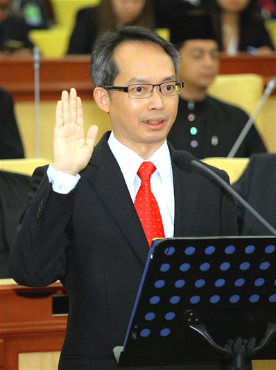 立法議會議長劉子健