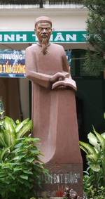 胡志明市黎貴惇中學內的黎貴惇雕像