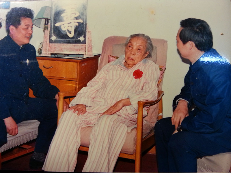1987年蔡暢壽誕與家鄉人合影