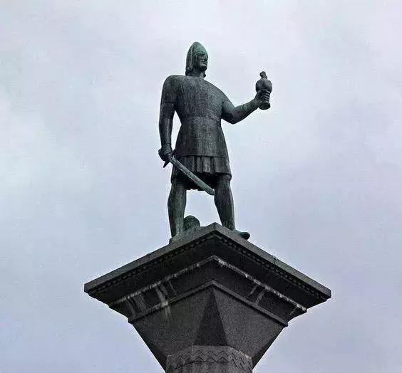 如今特隆德海姆市中心廣場上的奧拉夫雕像
