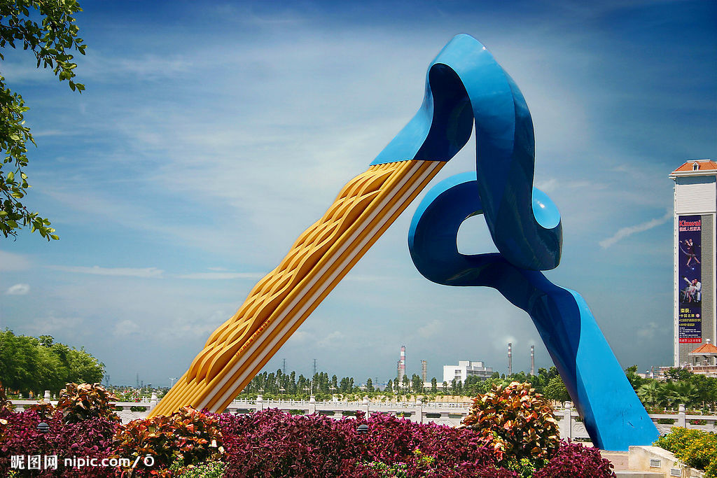 廣東省湛江市北橋公園雕塑《河之戀》