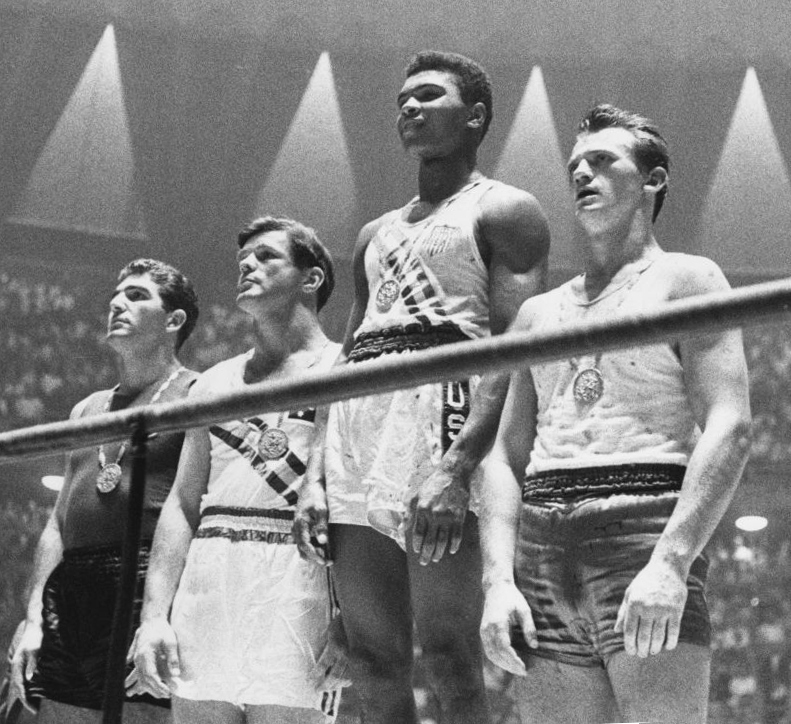 1960年阿里（右二）參加羅馬奧運會