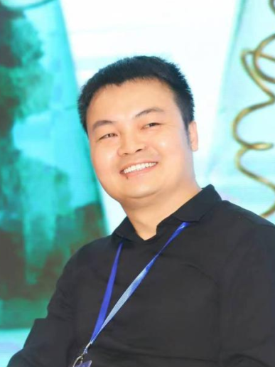梁世鋒(中山紀念中學黨委副書記、校長) 梁世鋒(中山紀念中學黨委副書記、校長)