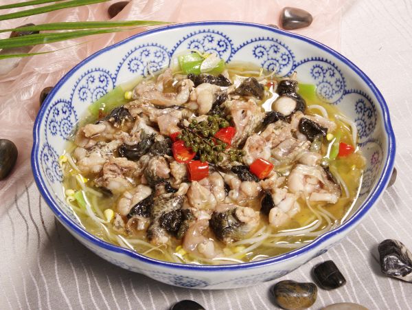 烏雞麵條 烏雞麵條