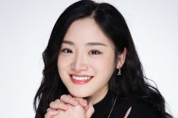 易欣(四川美術學院設計學院設計學系講師) 易欣(四川美術學院設計學院設計學系講師)