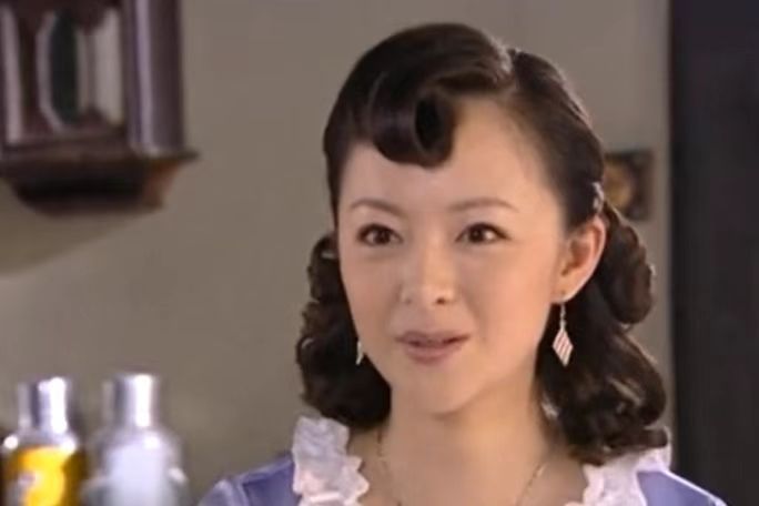 張麗君(家庭倫理劇《天倫劫》中的角色) 張麗君(家庭倫理劇《天倫劫》中的角色)