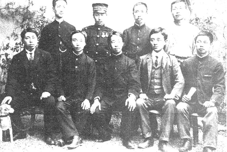 黃興（ 前排左一）、柳聘農（前排右一）等人在日本合影