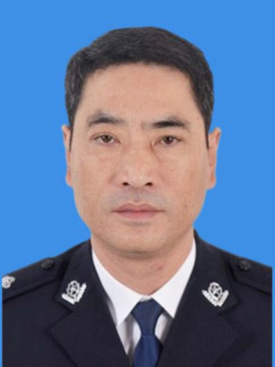 何軍(重慶市公安局南岸區分局黨委副書記、政委) 何軍(重慶市公安局南岸區分局黨委副書記、政委)