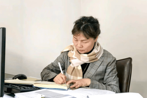 李曉琳(成都通德藥業有限公司黨支部書記、總經理) 李曉琳(成都通德藥業有限公司黨支部書記、總經理)