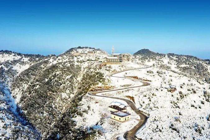 羅漢林(四川瀘州境內最高山峰) 羅漢林(四川瀘州境內最高山峰)