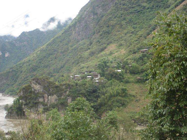 衣布溢村 衣布溢村
