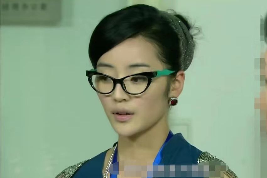 金華(電視劇《婚前協定》中的角色) 金華(電視劇《婚前協定》中的角色)