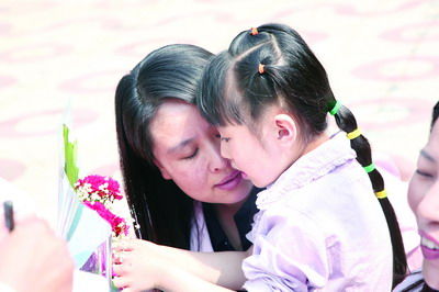 河北青年報母親節專題宣傳圖片