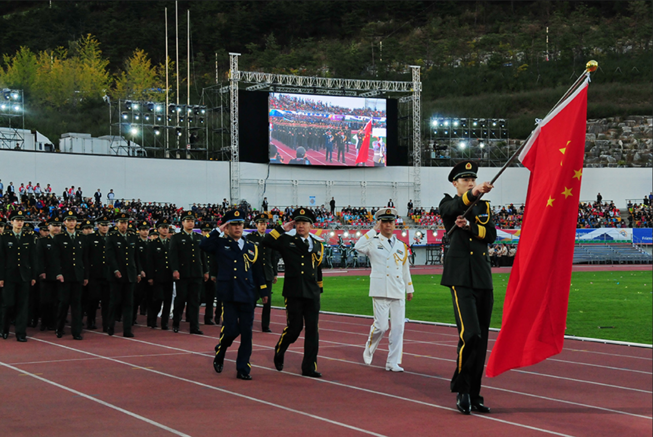 中國人民解放軍體育代表團在開幕式上入場