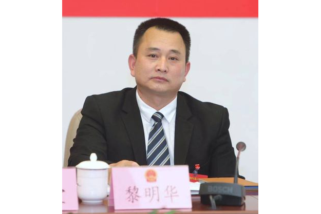 黎明華(第十四屆全國人大代表,深圳市海斯比海洋科技股份有限公司生產部副經理) 黎明華(第十四屆全國人大代表,深圳市海斯比海洋科技股份有限公司生產部副經理)