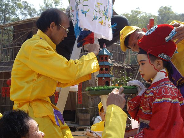 梁國良(斗門區非物質文化遺產名錄代表性傳承人) 梁國良(斗門區非物質文化遺產名錄代表性傳承人)