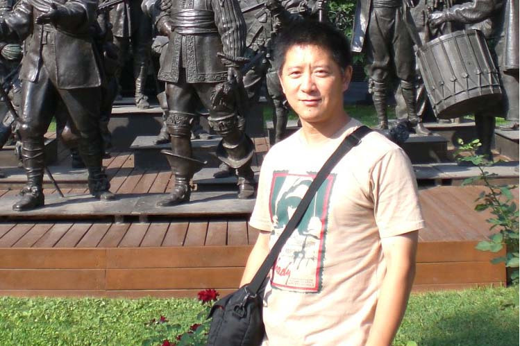 盧衛(上海人民美術出版社編輯室主任)