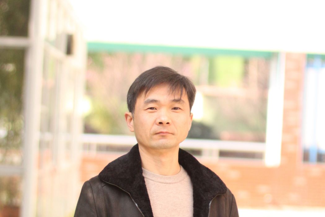 李振華(中國美術家協會會員) 李振華(中國美術家協會會員)