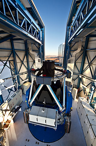 在世界設計為可見光的天空調查最大的望遠鏡