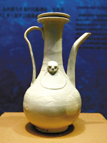 “南海一號”中出水的青白釉鋪首執壺瓷器
