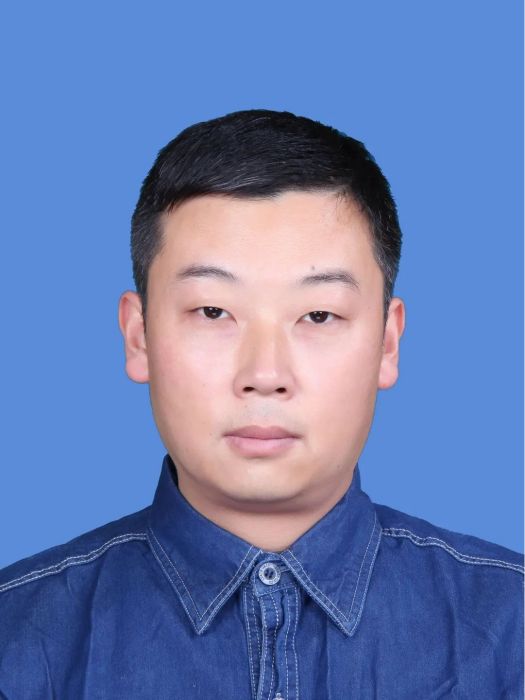 李文群(國網陝西省電力有限公司銅川供電公司高壓線路帶電作業工) 李文群(國網陝西省電力有限公司銅川供電公司高壓線路帶電作業工)
