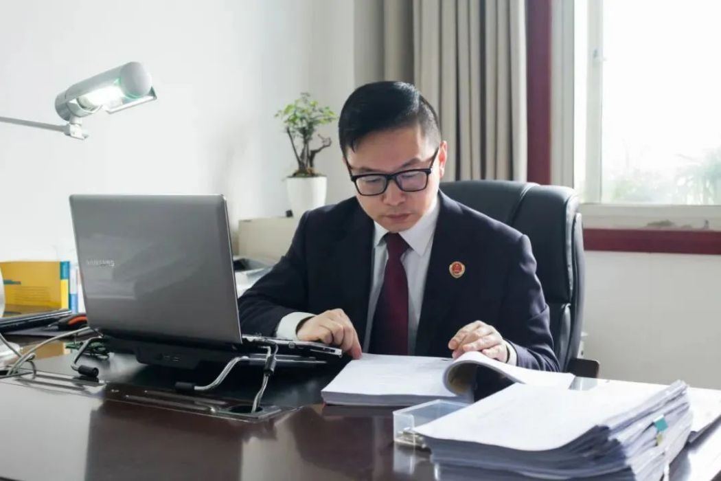 李洋(江西省萍鄉市安源區人民檢察院黨組成員、副檢察長) 李洋(江西省萍鄉市安源區人民檢察院黨組成員、副檢察長)