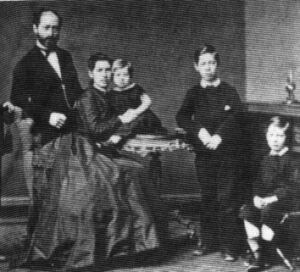 赫茲（右二）和他的父母及他的兄弟姐妹