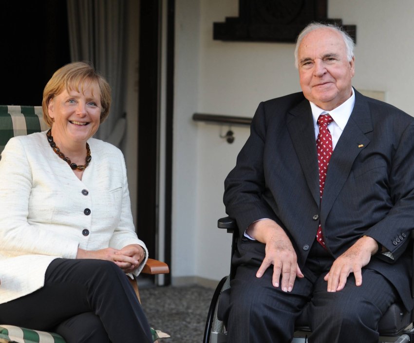 默克爾與前聯邦德國總理赫爾穆特·科爾