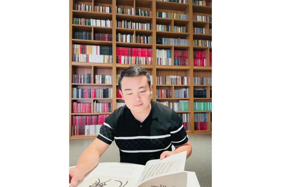 陳兵(中國書法家協會會員、湖南省書法家協會會員) 陳兵(中國書法家協會會員、湖南省書法家協會會員)