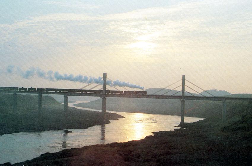 來賓紅水河橋