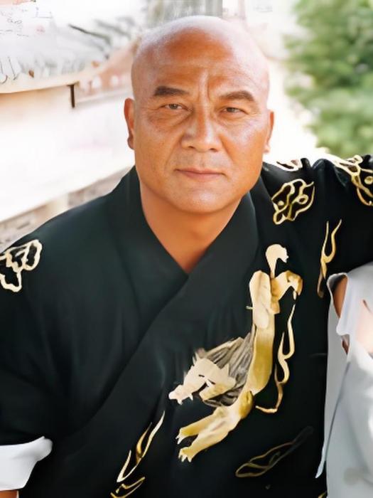 曇非 曇非