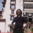張正剛(中國甘肅籍藝術家) 張正剛(中國甘肅籍藝術家)