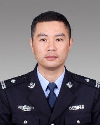 羅雪峰(浙江省杭州市公安局臨安區分局黨委委員、副局長) 羅雪峰(浙江省杭州市公安局臨安區分局黨委委員、副局長)
