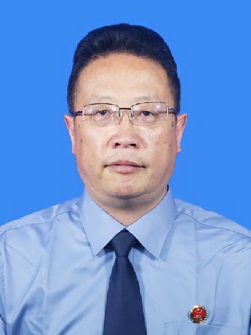 易兵(四川省甘孜藏族自治州人民檢察院副檢察長)