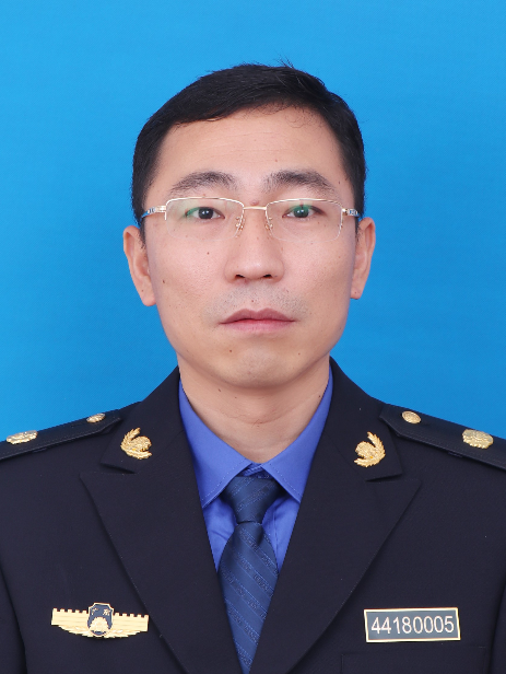 周志平(清遠市城市管理和綜合執法局黨組成員、副局長) 周志平(清遠市城市管理和綜合執法局黨組成員、副局長)