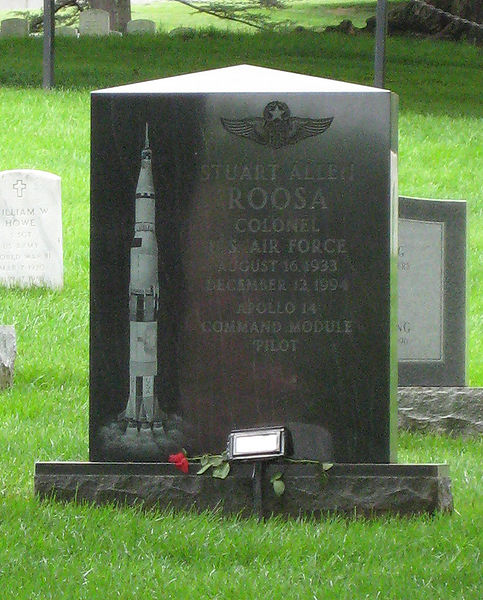 羅薩在阿靈頓國家公墓墓碑