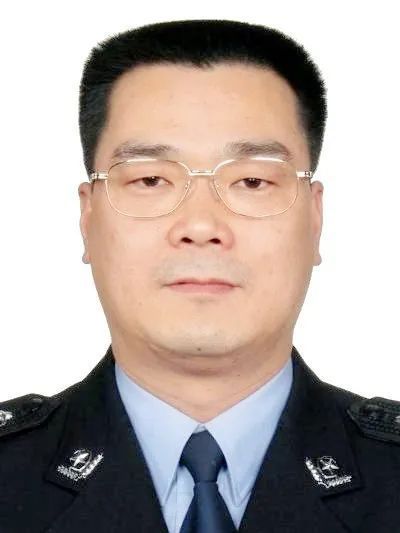 錢海軍(上海市公安局刑偵總隊原副總隊長) 錢海軍(上海市公安局刑偵總隊原副總隊長)