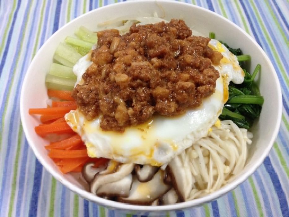 肉醬雜蔬拌飯 肉醬雜蔬拌飯