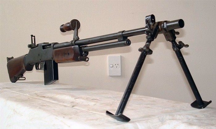 白朗寧BAR1918輕機槍