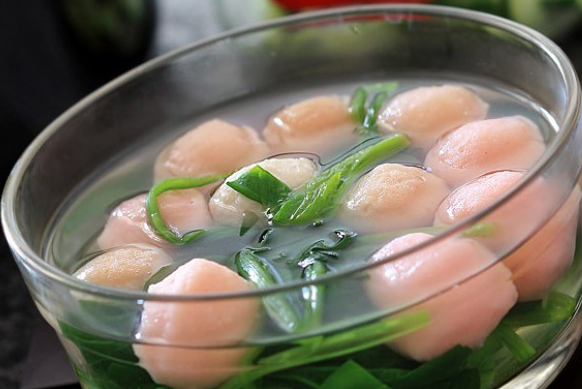 菠菜魚丸煲 菠菜魚丸煲