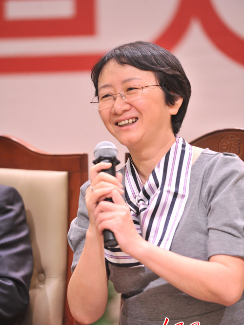 李泓冰 李泓冰